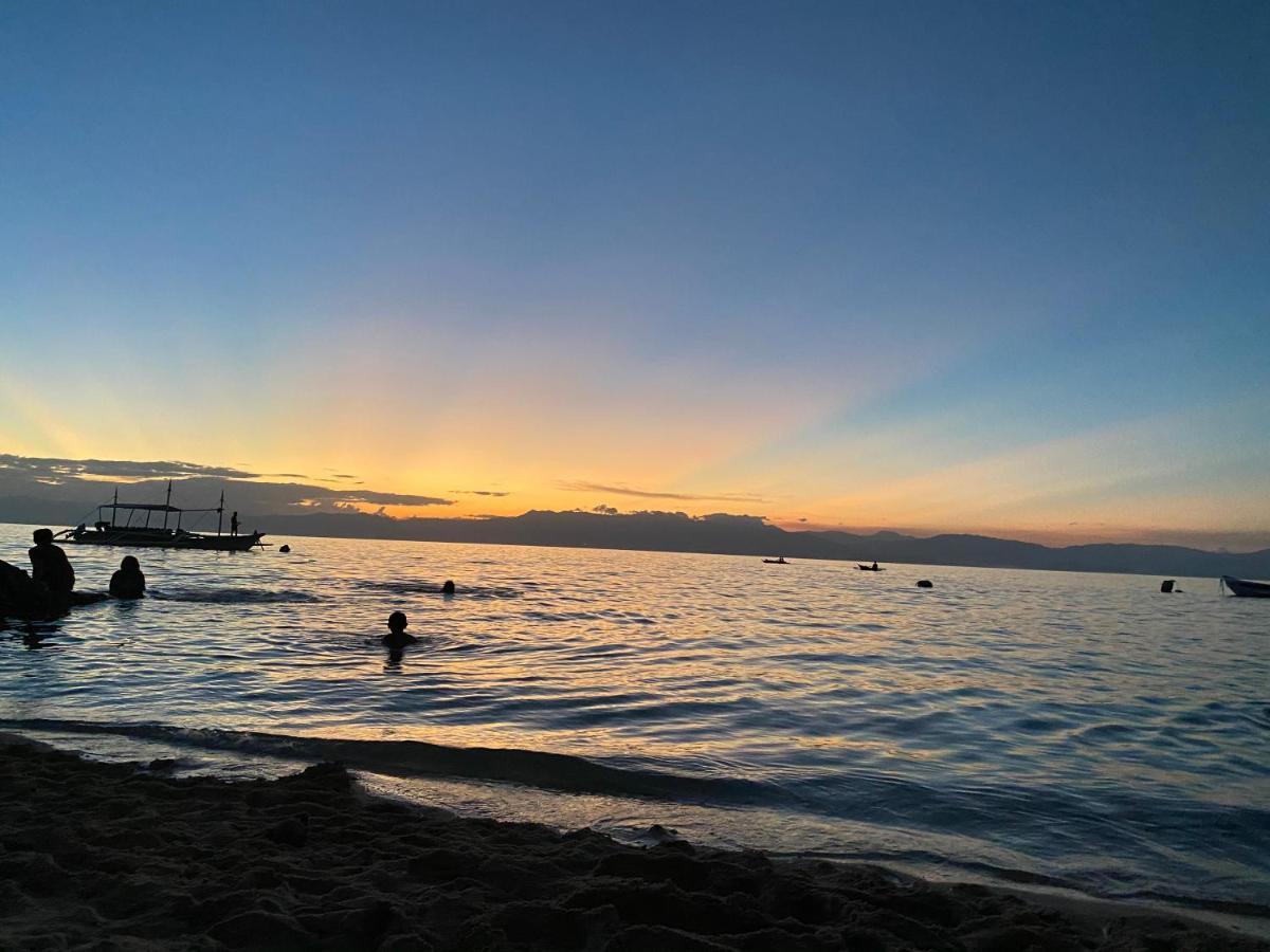 West Coast Beach House Cebu Extérieur photo