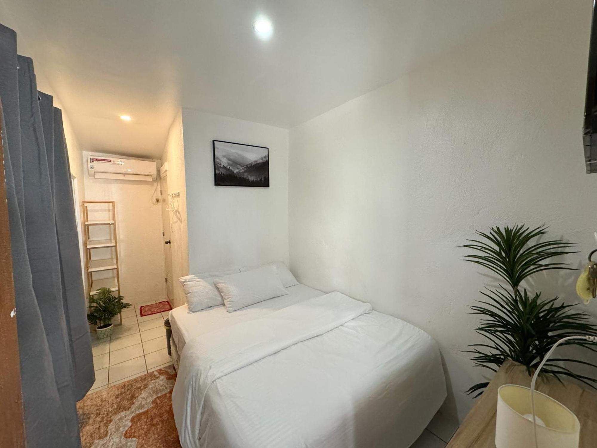 West Coast Beach House Cebu Extérieur photo