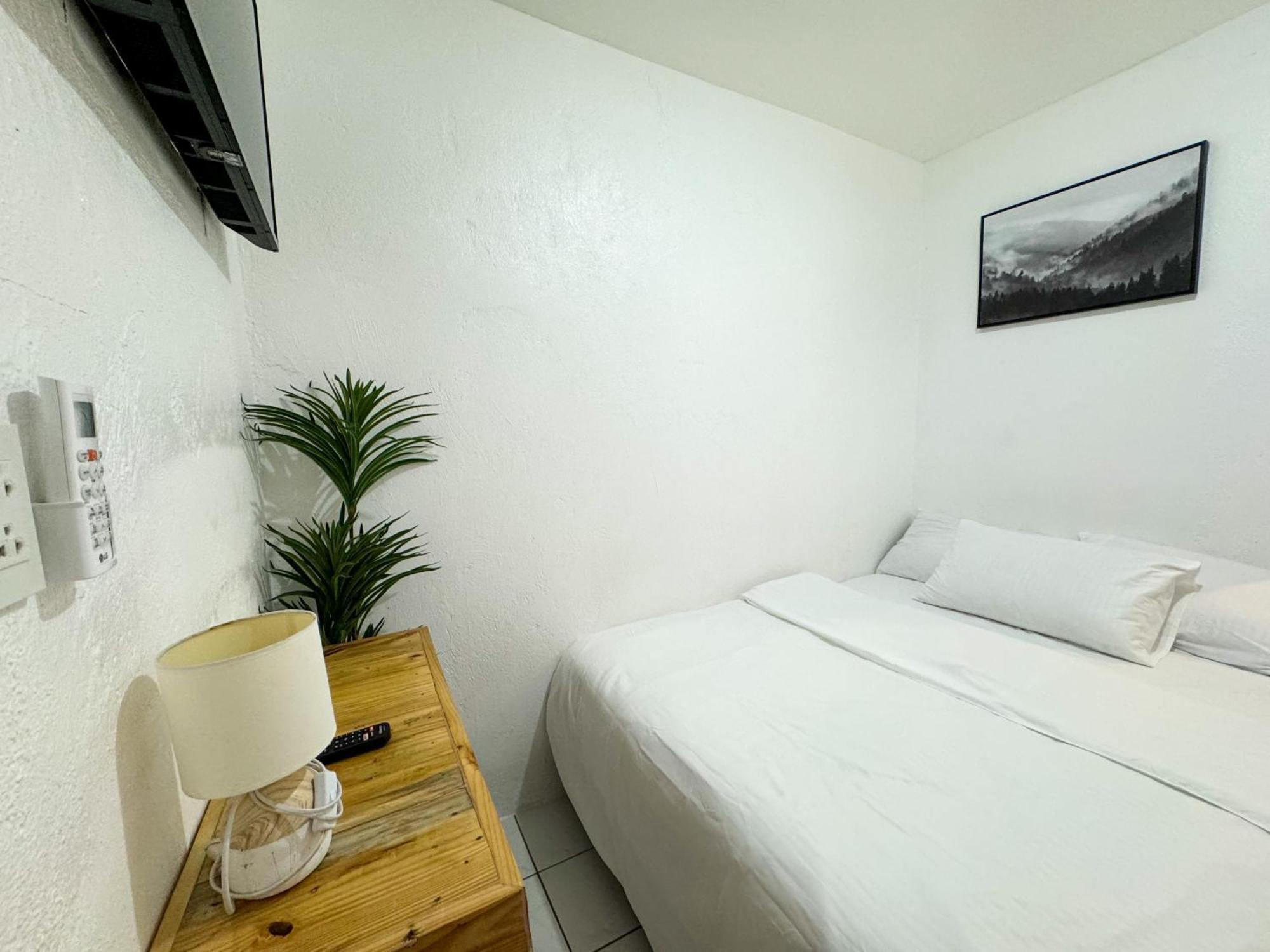 West Coast Beach House Cebu Extérieur photo