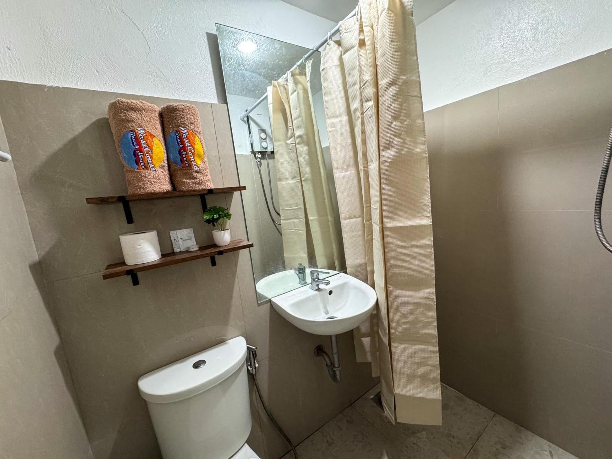 West Coast Beach House Cebu Extérieur photo
