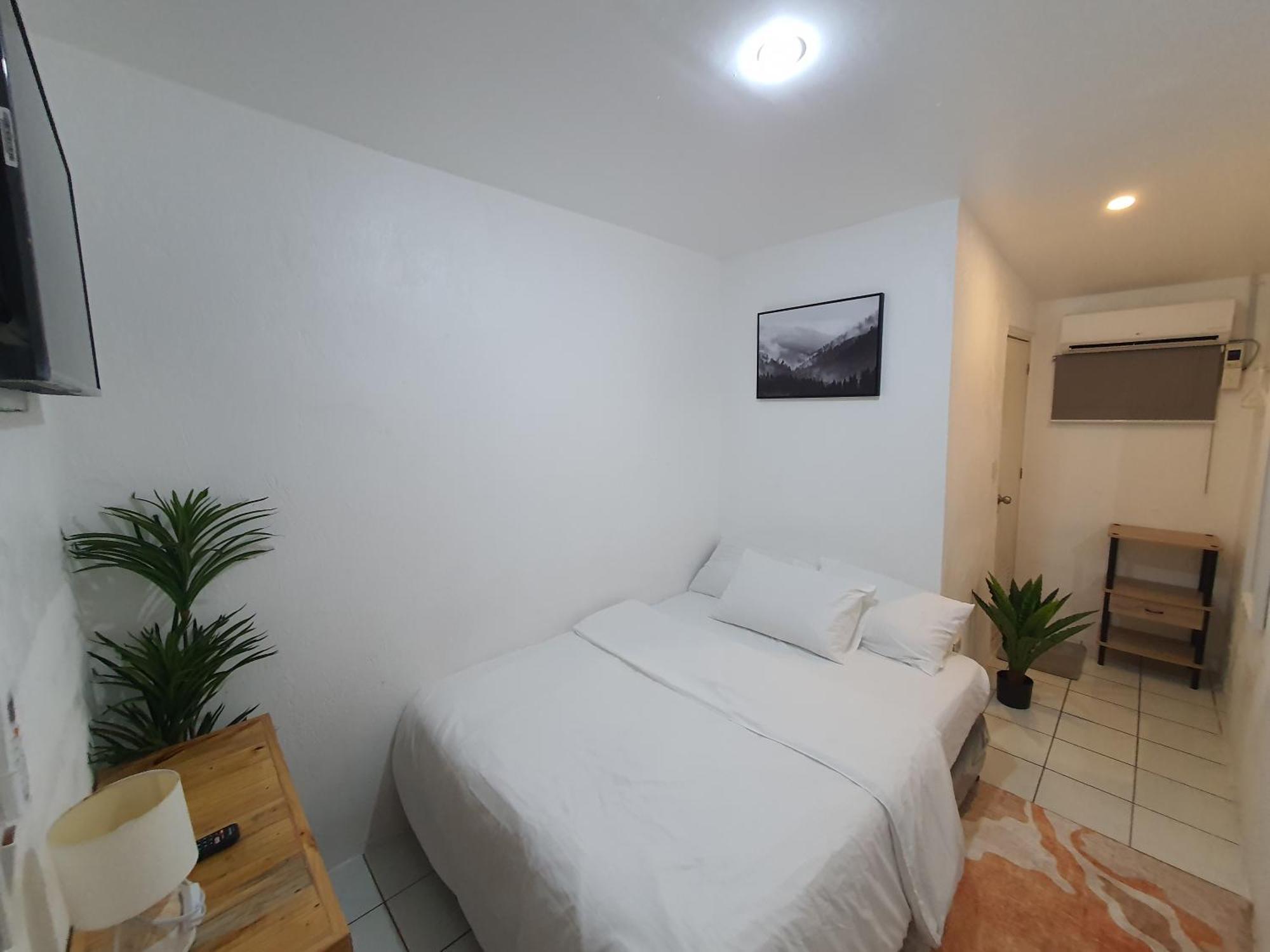 West Coast Beach House Cebu Extérieur photo